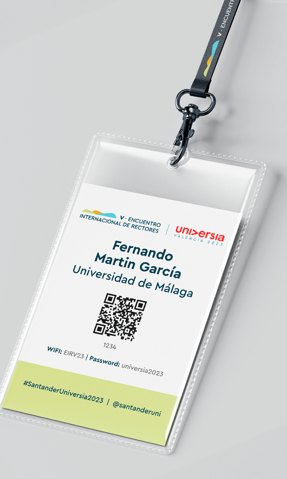Credencial de asistente al V Encuentro Internacional de Rectores Universia 2023, con el nombre, la Universidad, código QR y detalles de conexión WiFi.